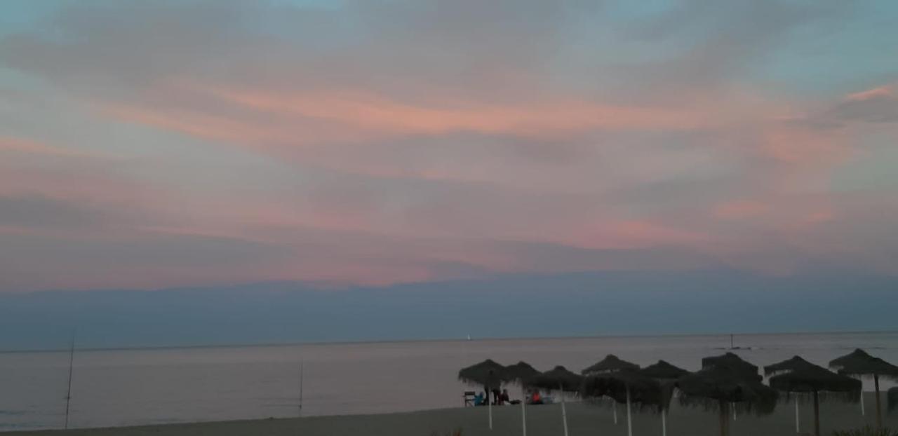 Beautiful Apartment In Third Line Beach Boliches Fuengirola Kültér fotó